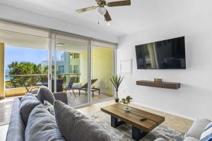 Stylish beach condo with private balcony, pool, AC and fitness room