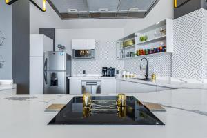 Dog-friendly ocean view penthouse & studio with a full kitchen & kitchenette