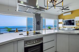 Dog-friendly ocean view penthouse & studio with a full kitchen & kitchenette