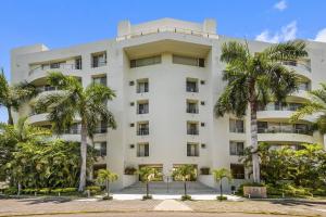 Stylish beach condo with private balcony, pool, AC and fitness room
