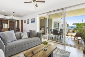 Stylish beach condo with private balcony, pool, AC and fitness room