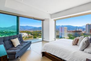 Tropical & modern condo with scenic balcony, hot tub, pool - amazing views