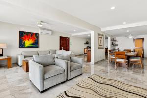 Spacious oceanview suite with heated pool, hot tub & terraces for lounging