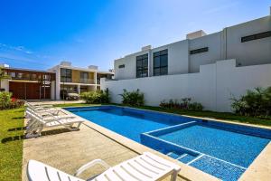 2-story home near the beach with outdoor pool, patio, washerdryer, streaming