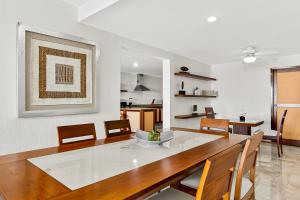 Spacious oceanview suite with heated pool, hot tub & terraces for lounging