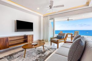 Impressive 8th-floor oceanfront condo with water views, hot tub & pool
