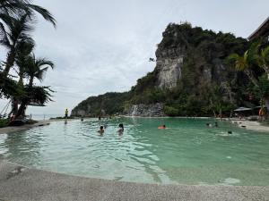 SeaView Apartment with Super-King-bed and Bathtube in Flamingo CatBa Beach Resort