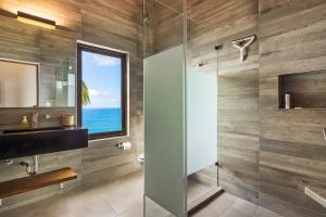 Bright ocean-view 2-story condo near beach with pool, balcony & full kitchen