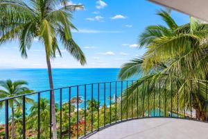 Bright ocean-view 2-story condo near beach with pool, balcony & full kitchen