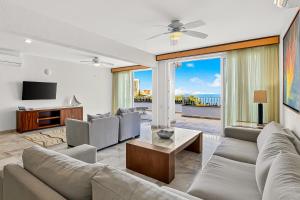 Spacious oceanview suite with heated pool, hot tub & terraces for lounging