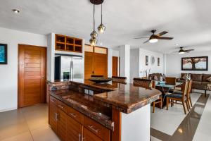 Mismaloya Beach condo with ocean views, on-site pool, grill, & private balcony