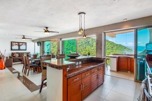 Mismaloya Beach condo with ocean views, on-site pool, grill, & private balcony