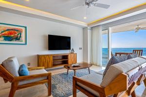 Luxe 2nd-floor condo with endless ocean views, pool, spa & balcony