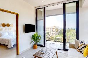 Ocean-view condo with infinity pool, rooftop lounge, & private balcony