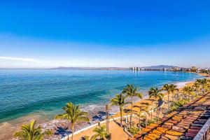 Downtown Malecon beach front, AC, walk to restaurantbars, rooftop 360 views