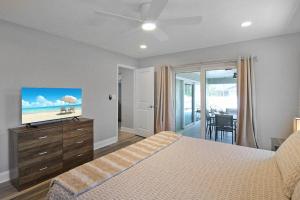 Suncoast Getaway-Heated Pool-10 Min to Beach