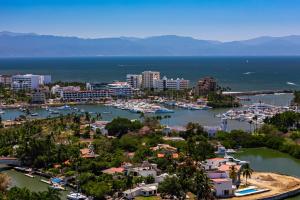 Cozy condo with loft, private balcony and gorgeous shared pool