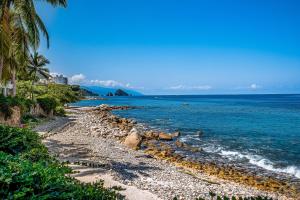 Cozy beachfront apartment with stunning ocean views and resort amenities