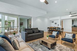 Nitta Condo # 103 Stylish condo near the beach with ocean views, on-site pool