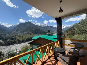 The Mountain Peak Retreat
