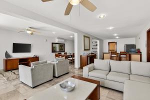 Coastal retreat condo with resort-style pool, hot tub & oceanfront terrace