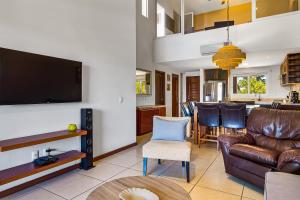 Cozy condo with loft, private balcony and gorgeous shared pool