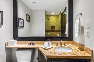 Cozy beachfront apartment with stunning ocean views and resort amenities