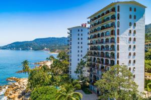 Charming beach apartment with pool and beach access, full kitchen and WiFi