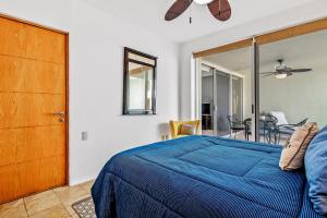 Ocean-view condo with pools, roof deck, lounge, private balcony, & AC