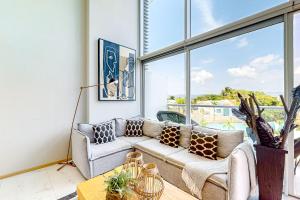 Luxe condo with infinity pool, fitness center, sweeping vistas, and central AC