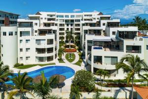 Ocean-view condo with resort pool & sundeck