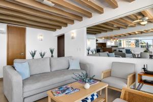 Stylish coastal condo with pool, private balcony & stunning ocean views