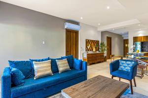 Peaceful modern condo with rooftop pool, washer-dryer and fitness room
