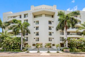 Ocean-view condo with pools, roof deck, lounge, private balcony, & AC