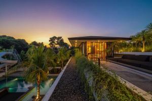 Barabuda - Impressive 6-Bedroom Villa with Jacuzzi and Slide!
