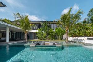 Barabuda - Impressive 6-Bedroom Villa with Jacuzzi and Slide!