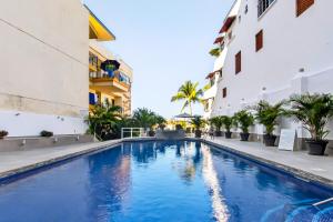 Stylish coastal condo with pool, private balcony & stunning ocean views
