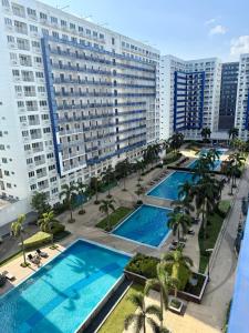 Sea Residences - Modern 1BR with Pool View Near MOA & Airport