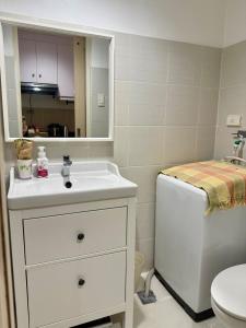 Sea Residences - Modern 1BR with Pool View Near MOA & Airport