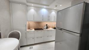 Sleek 2BR Apartment by the Sea in JBR