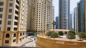 Sleek 2BR Apartment by the Sea in JBR