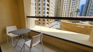 Sleek 2BR Apartment by the Sea in JBR