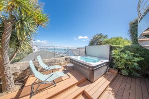 Villa pieds dans leau - vue mer & jacuzzi