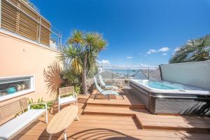 Villa pieds dans leau - vue mer & jacuzzi