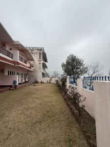 Scenic Hill Home near Nainital Lawn and Views