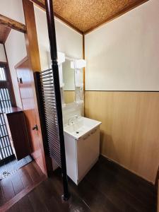 11 mins by train to Kyoto, near Lake Biwa, Japanese-style detached house, can accommodate 7 people