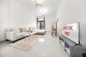 Free housekeeping visits during your stay - StayShort - Comfortable Studio in JVC that Sleeps 2