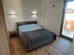 Ultracentral Blue Apartment with Free Parking