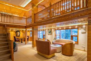 juSTa Darkwood Lodge & Spa 150 meters from Jakhu Temple