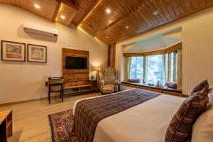 juSTa Darkwood Lodge & Spa 150 meters from Jakhu Temple
